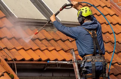 Démoussage et hydrofuge de toiture à Lostanges